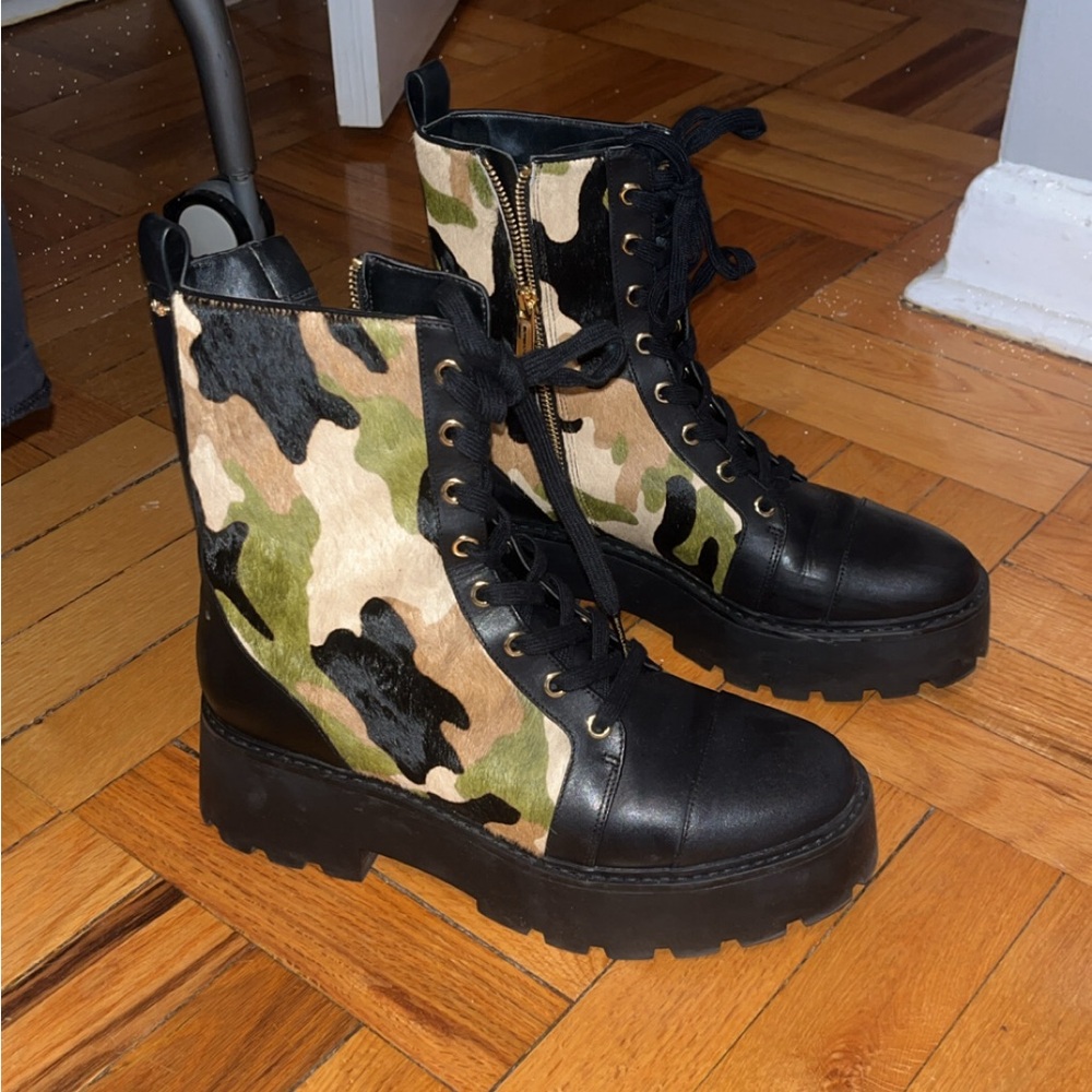 Michael Kors Lace Up Boots 8.5